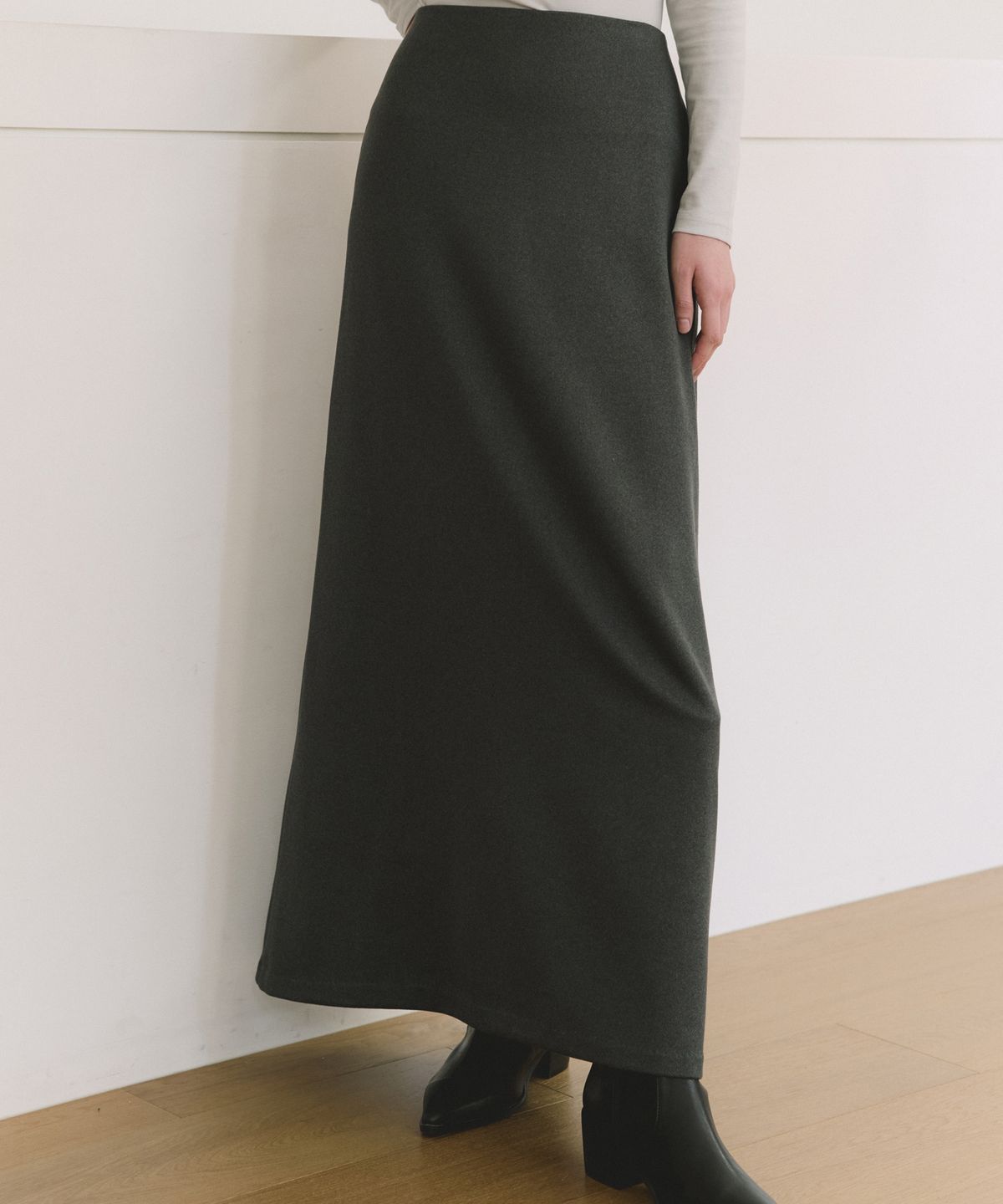리올그(REORG) COC FLARE LONG SKIRT CHARCOAL