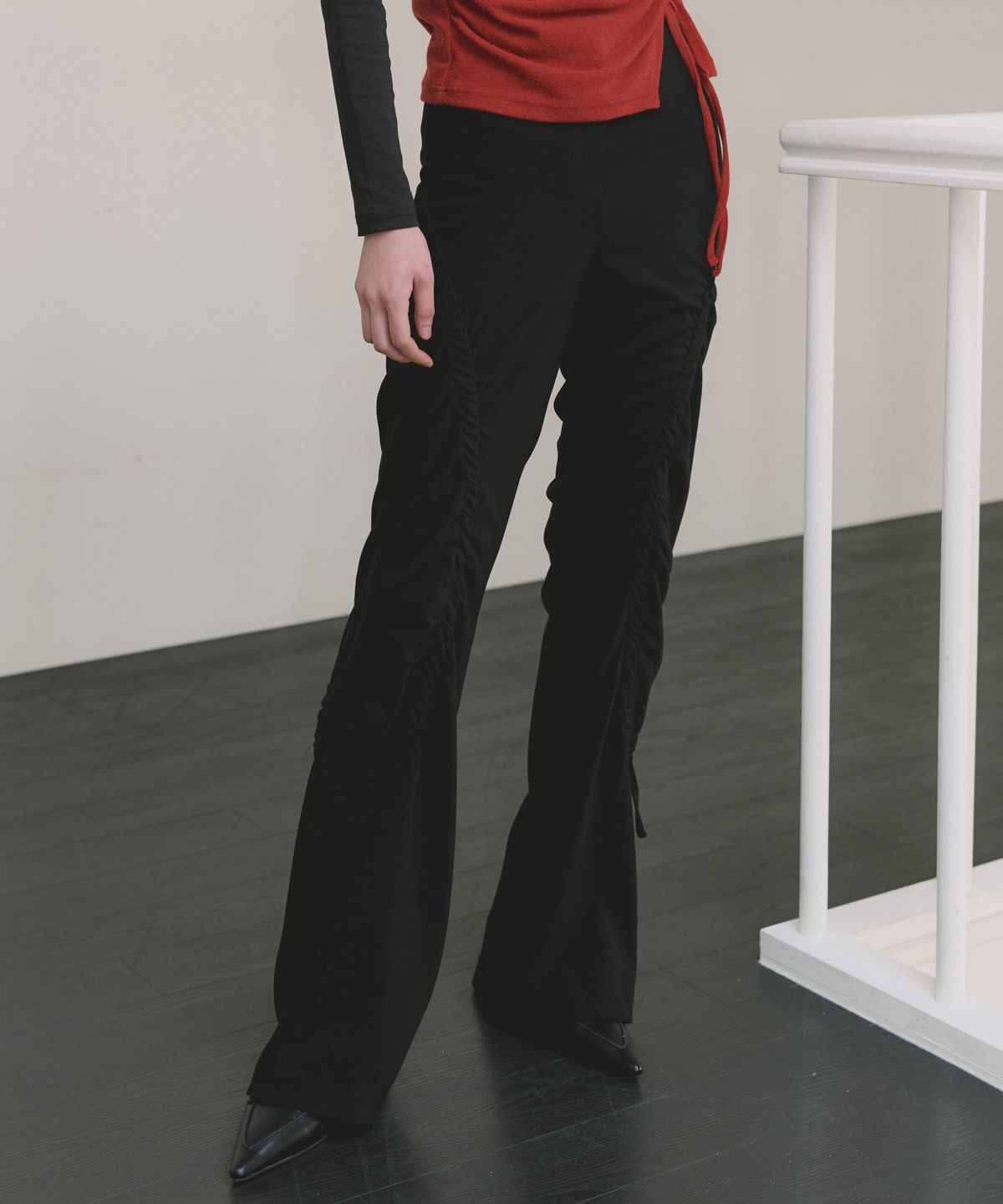 리올그(REORG) COC CURVED STRING PANTS BLACK