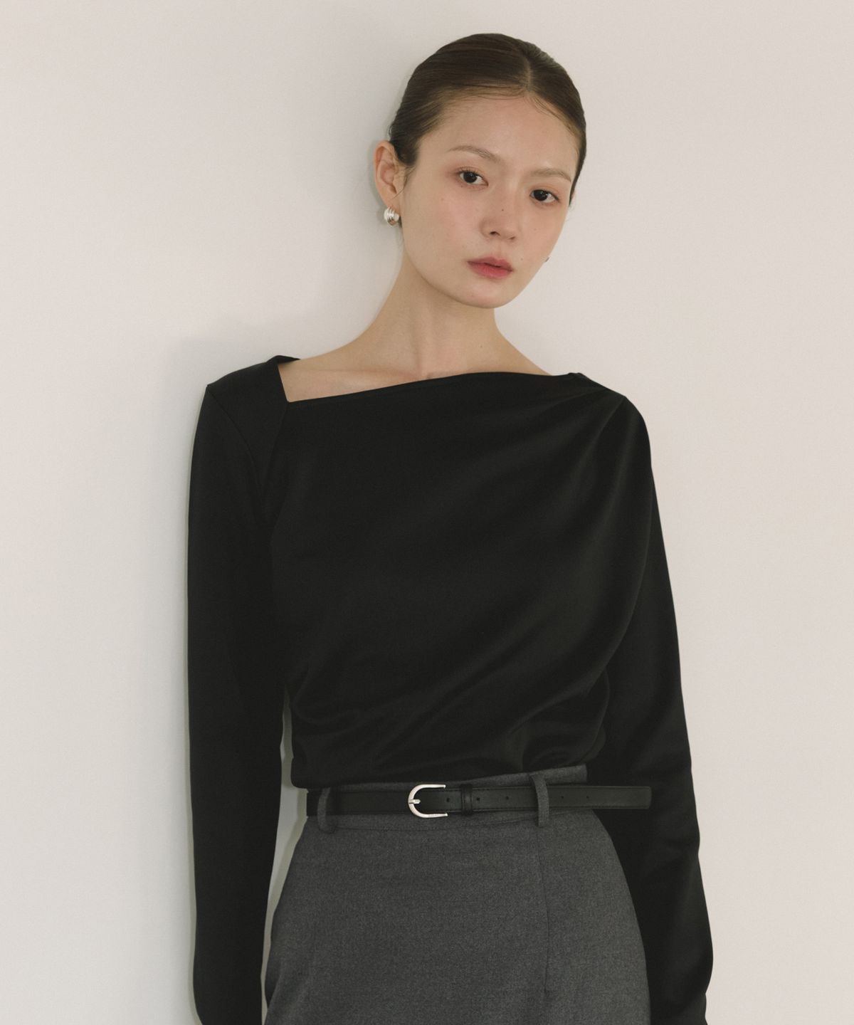 리올그(REORG) COC UNBALANCED DRAPE T-SHIRT BLACK