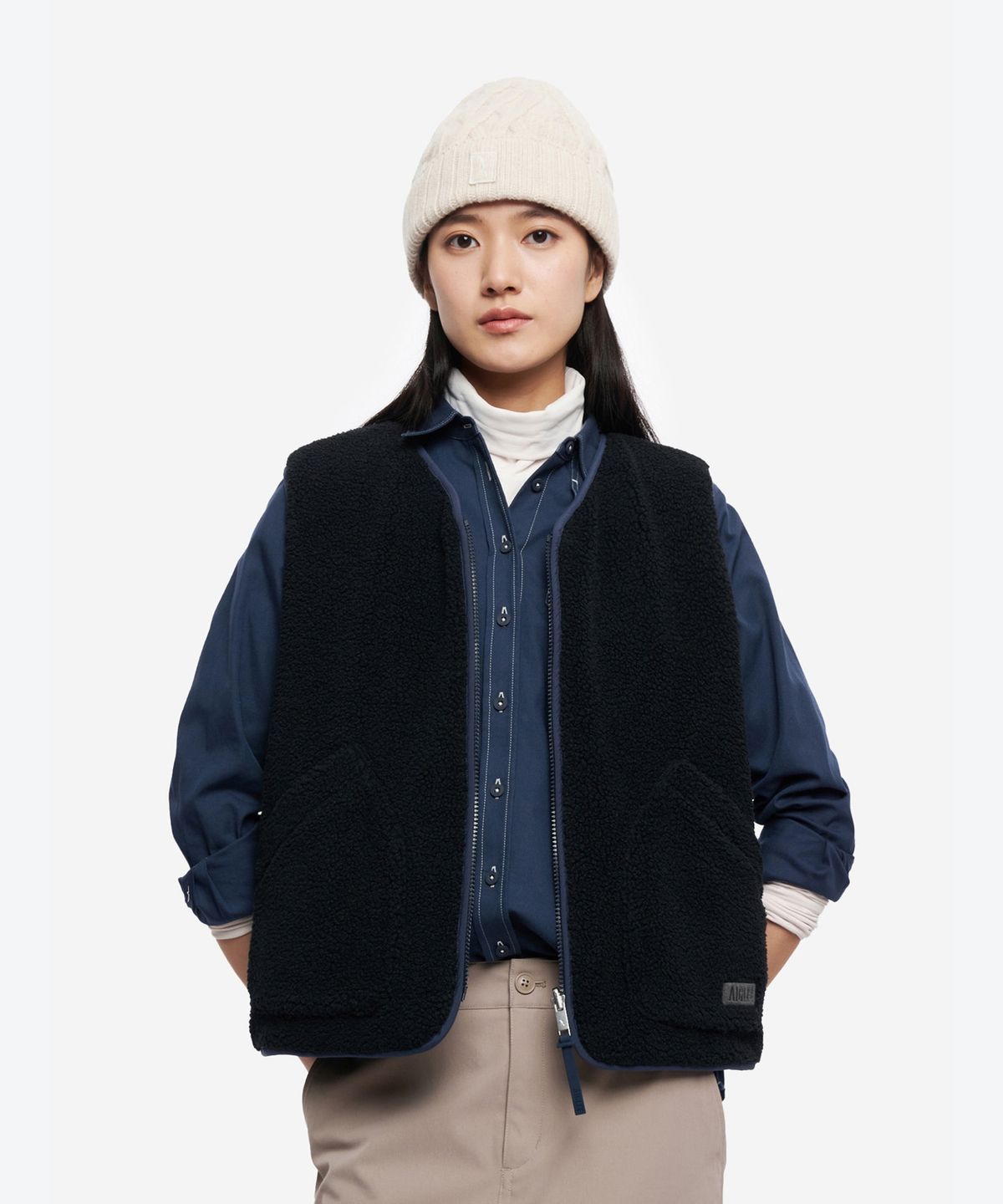 에이글(Aigle) 여성 라이트 패딩 풀집업 베스트 AAW25WOUI007EMP