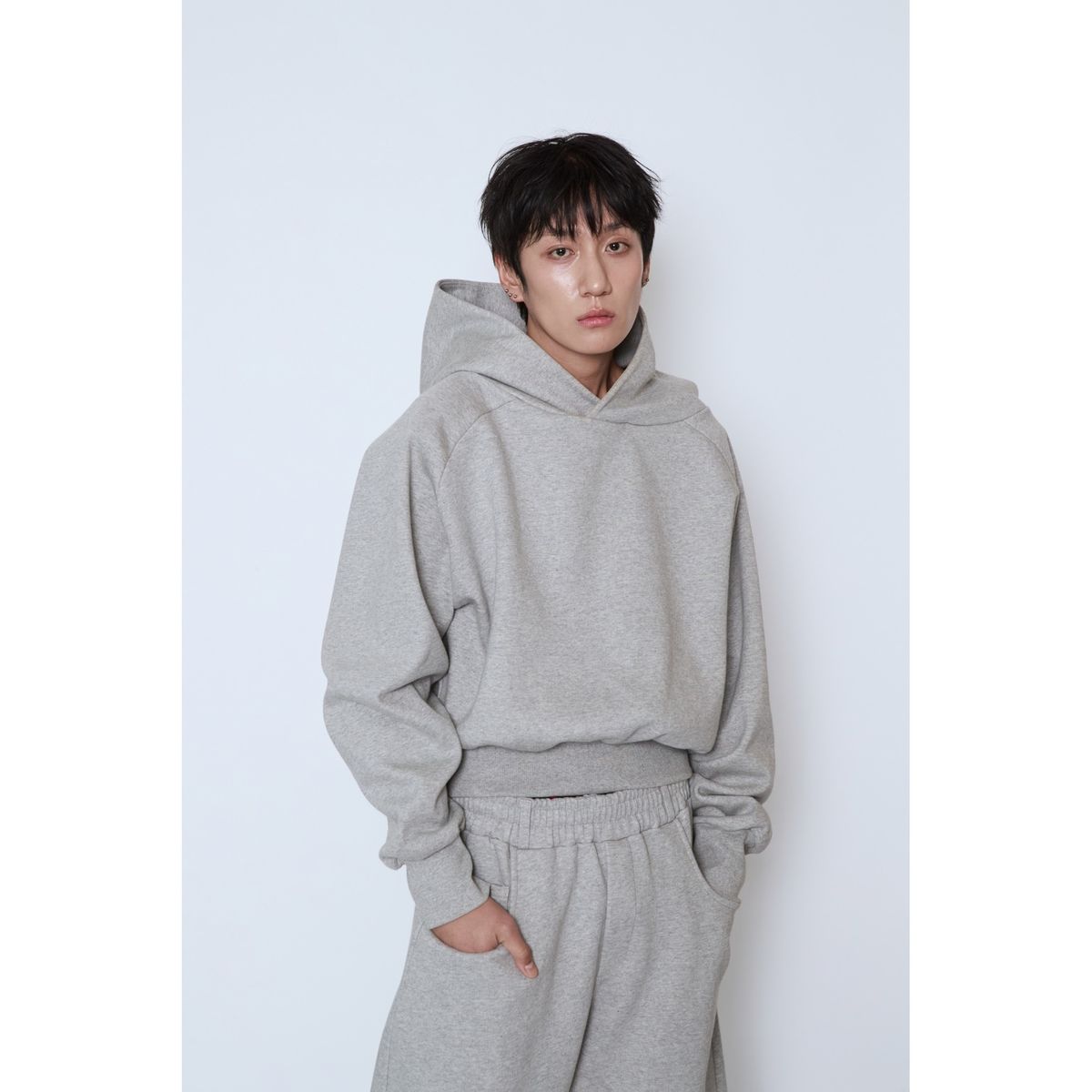 노이네타(NOITNETTA) 베이직 크롭 후드