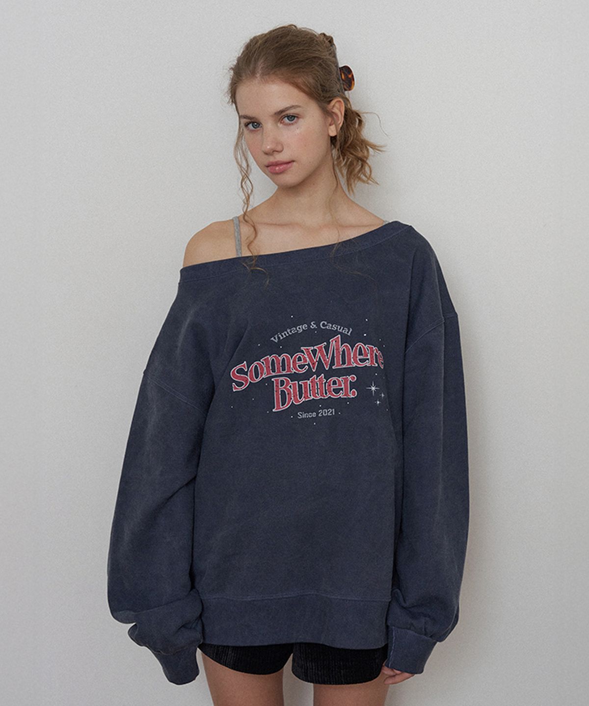 썸웨어버터(SOMEWHEREBUTTER) Wave Logo One Shoulder Sweatshirt - Vintage Blue