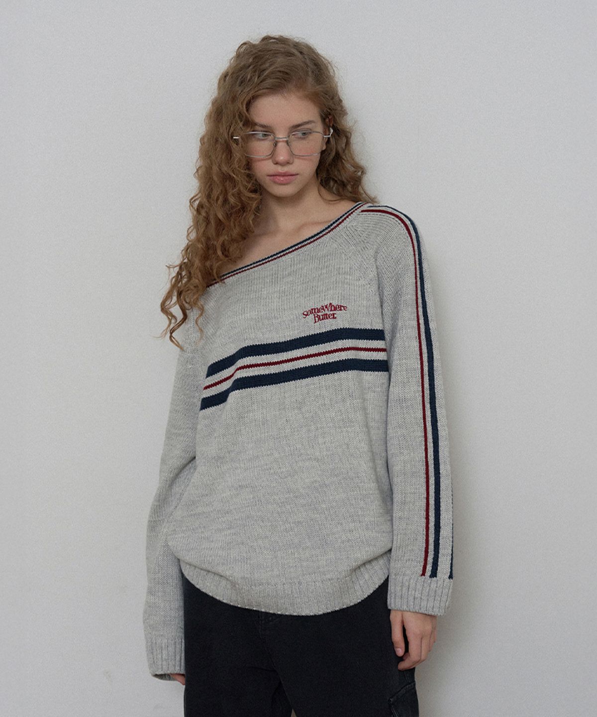 썸웨어버터(SOMEWHEREBUTTER) Line Small Logo Stripe Knit - Light Grey