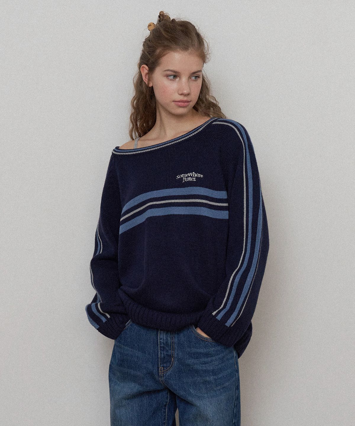 썸웨어버터(SOMEWHEREBUTTER) Line Small Logo Stripe Knit - Navy