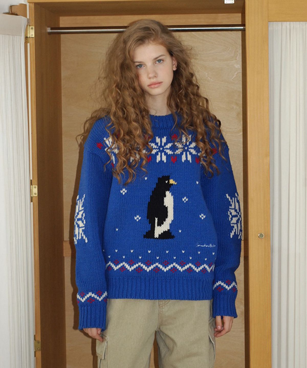 썸웨어버터(SOMEWHEREBUTTER) Penguin Wool Sweater - Cobalt Blue