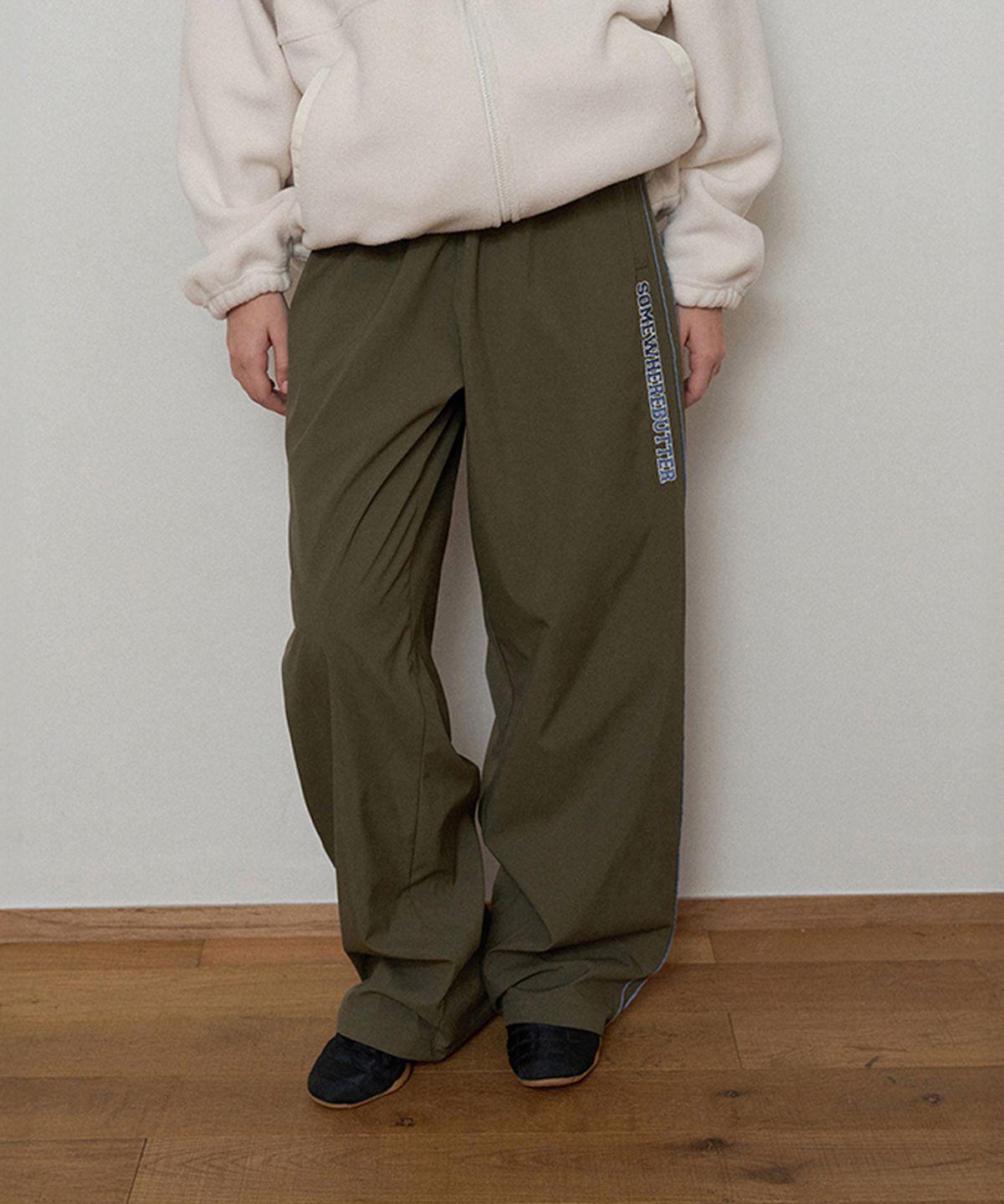썸웨어버터(SOMEWHEREBUTTER) Warm Nylon String Pants - Khaki