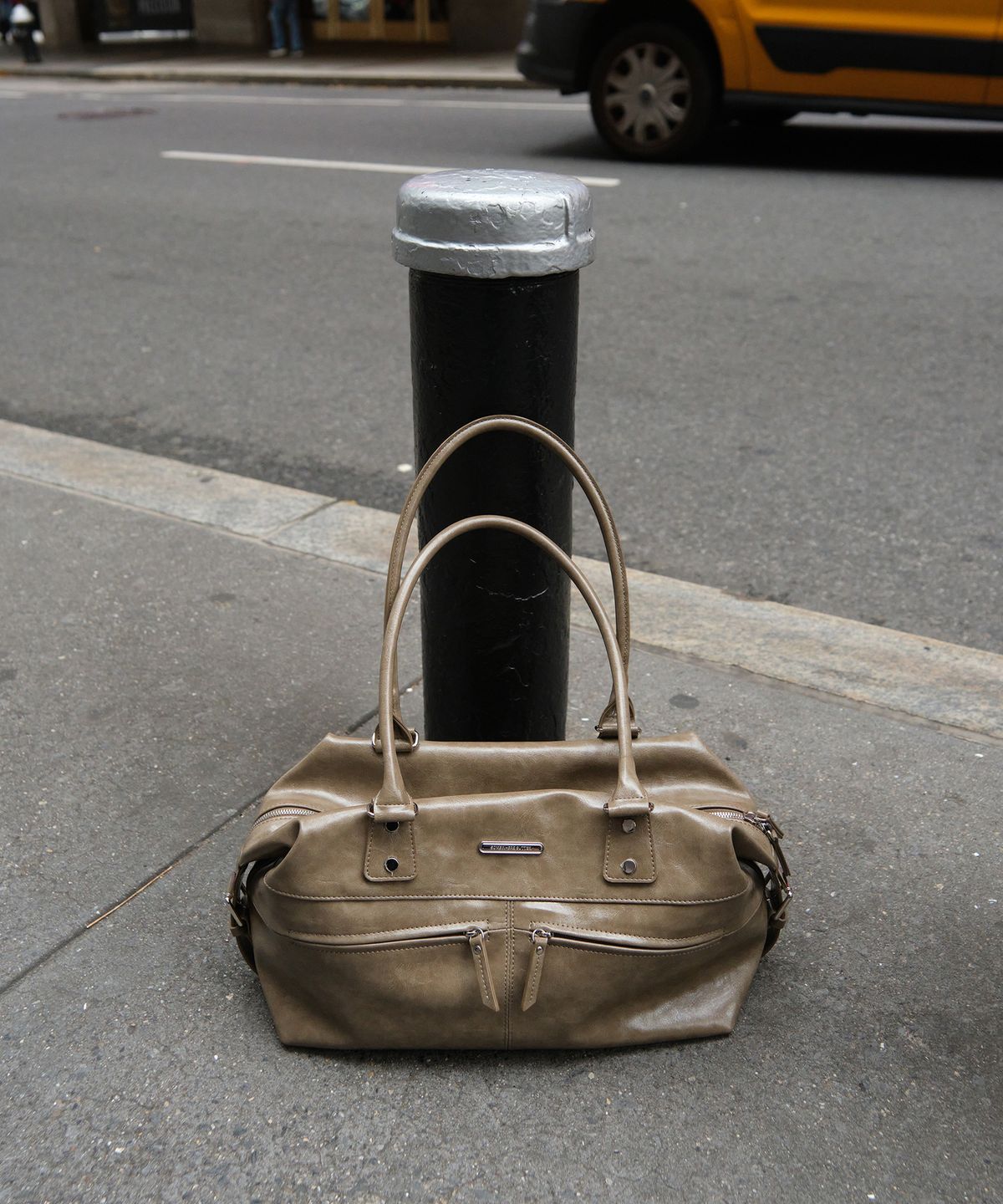 썸웨어버터(SOMEWHEREBUTTER) Alto Shoulder Bag - Khaki Beige