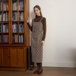 PM_Prismatic knit three-piece top and skirt set_BROWN