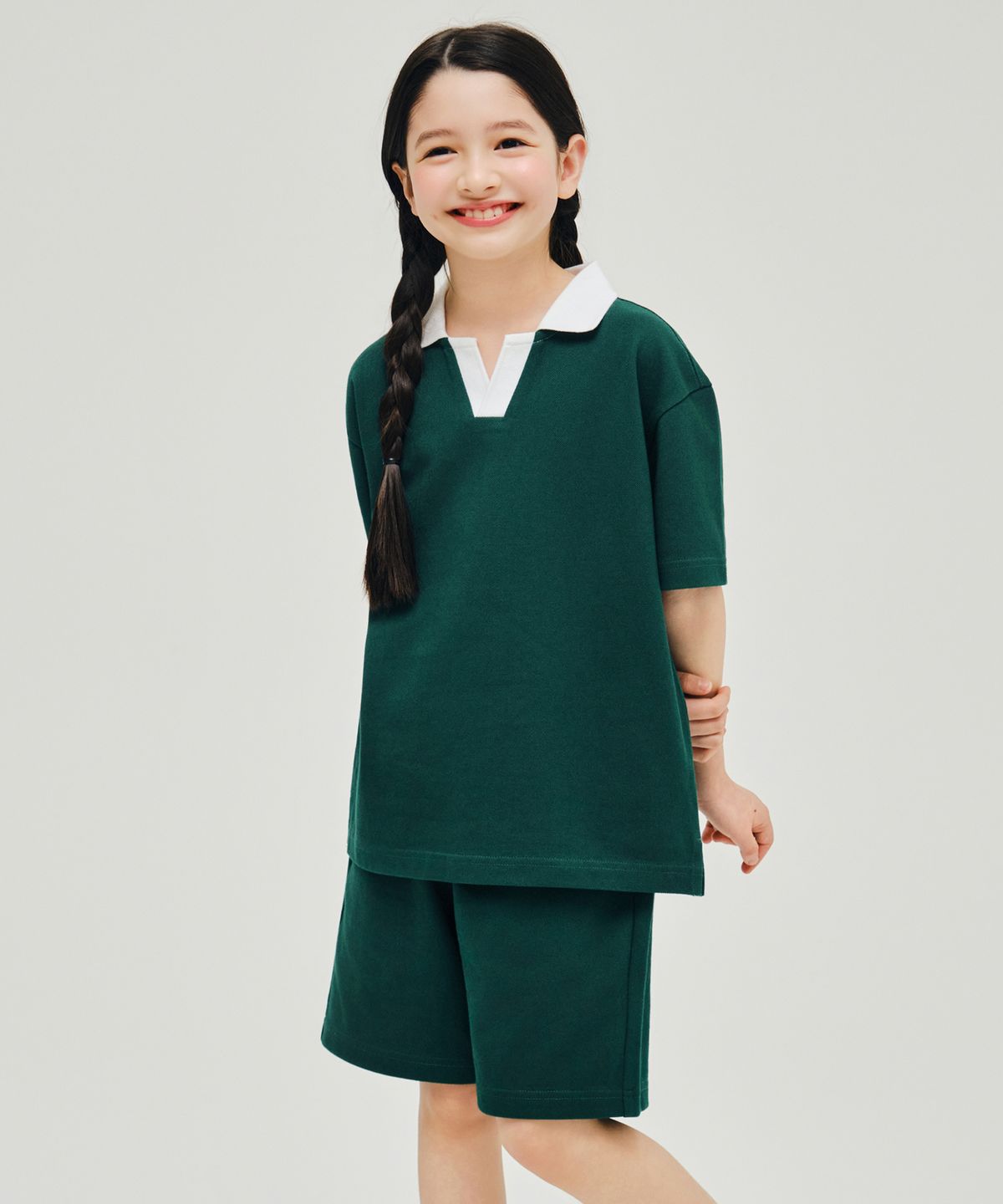 무신사 스탠다드 키즈(MUSINSA STANDARD KIDS) 슬릿 넥 폴로 셔츠 셋업 [그린]