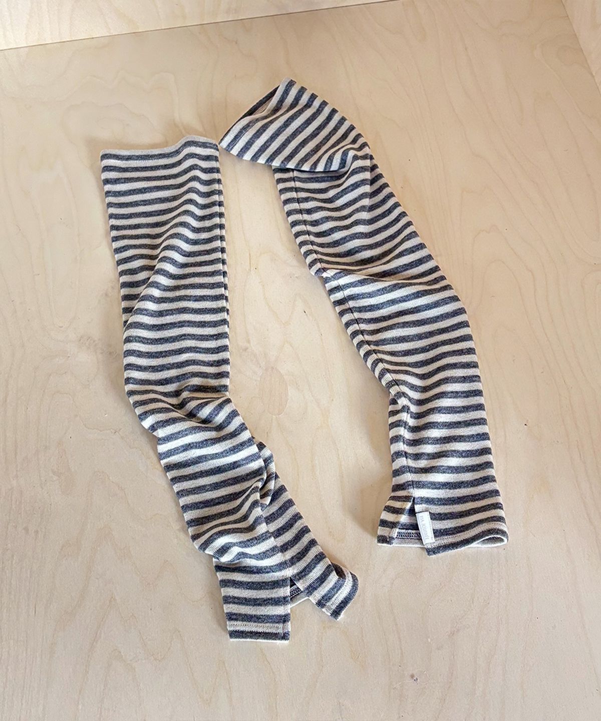 마조네(MA JOURNÉE) STRIPE LEG WARMER_WHITE/GREY