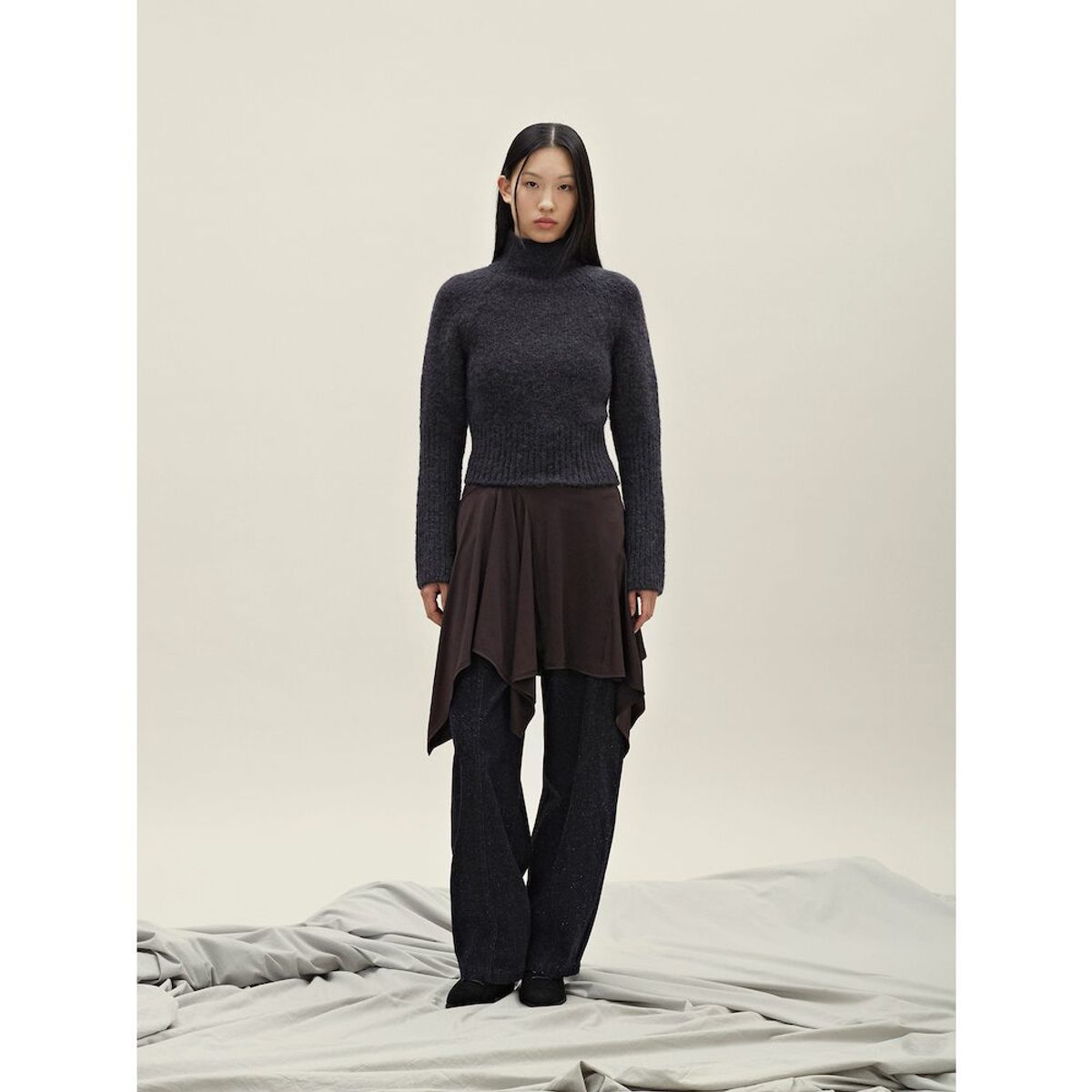 앙개(ANGGAE) Classic Half Neck Pullover  Dark Grey