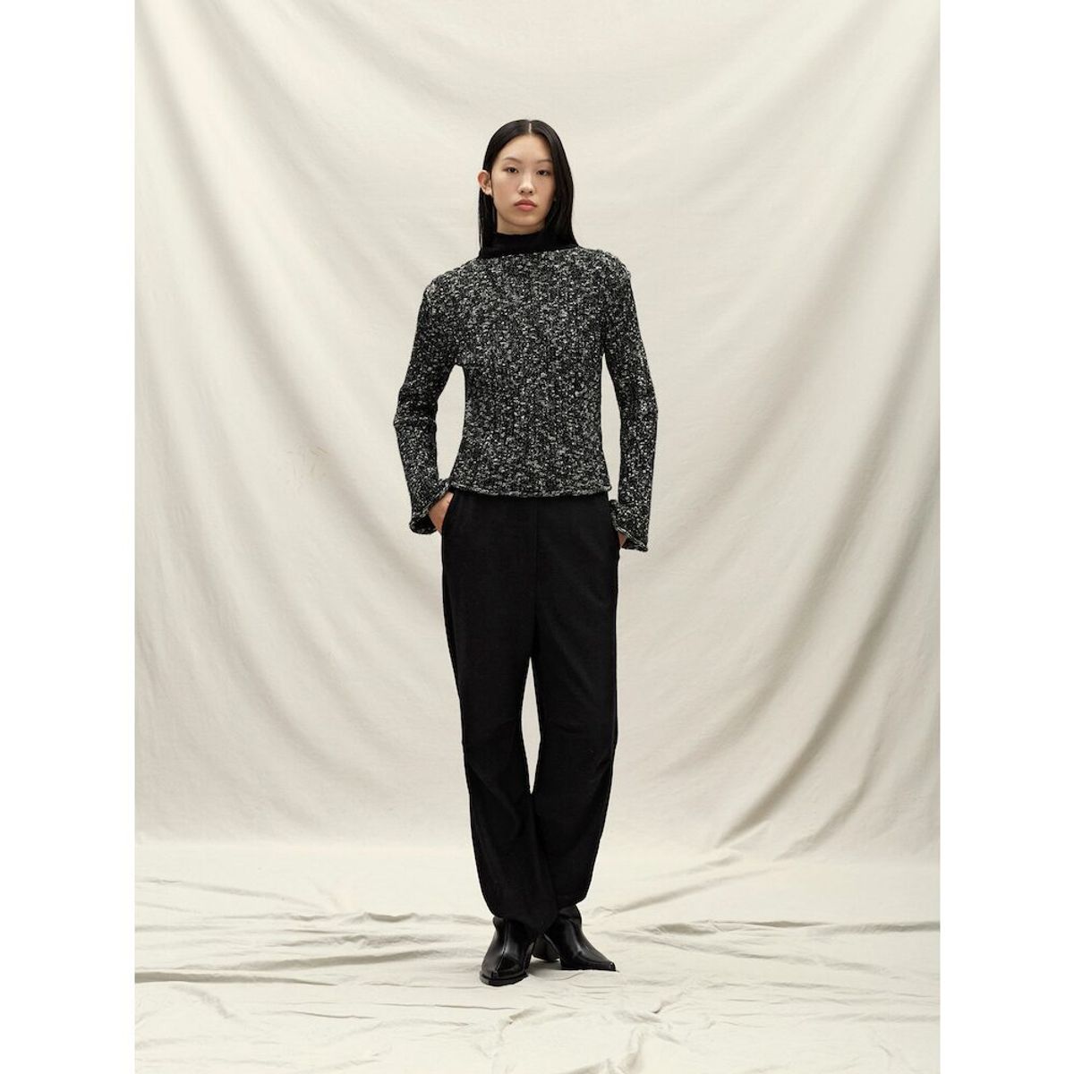 앙개(ANGGAE) Noise Knit Pullover  Black