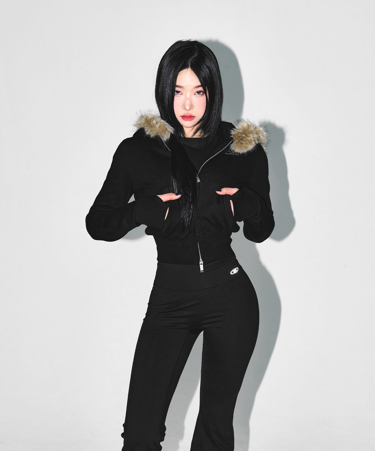 본투윈(BORN TO WIN) W CHROME B FUR TRIMMING HOODIE ZIP-UP [BLACK]