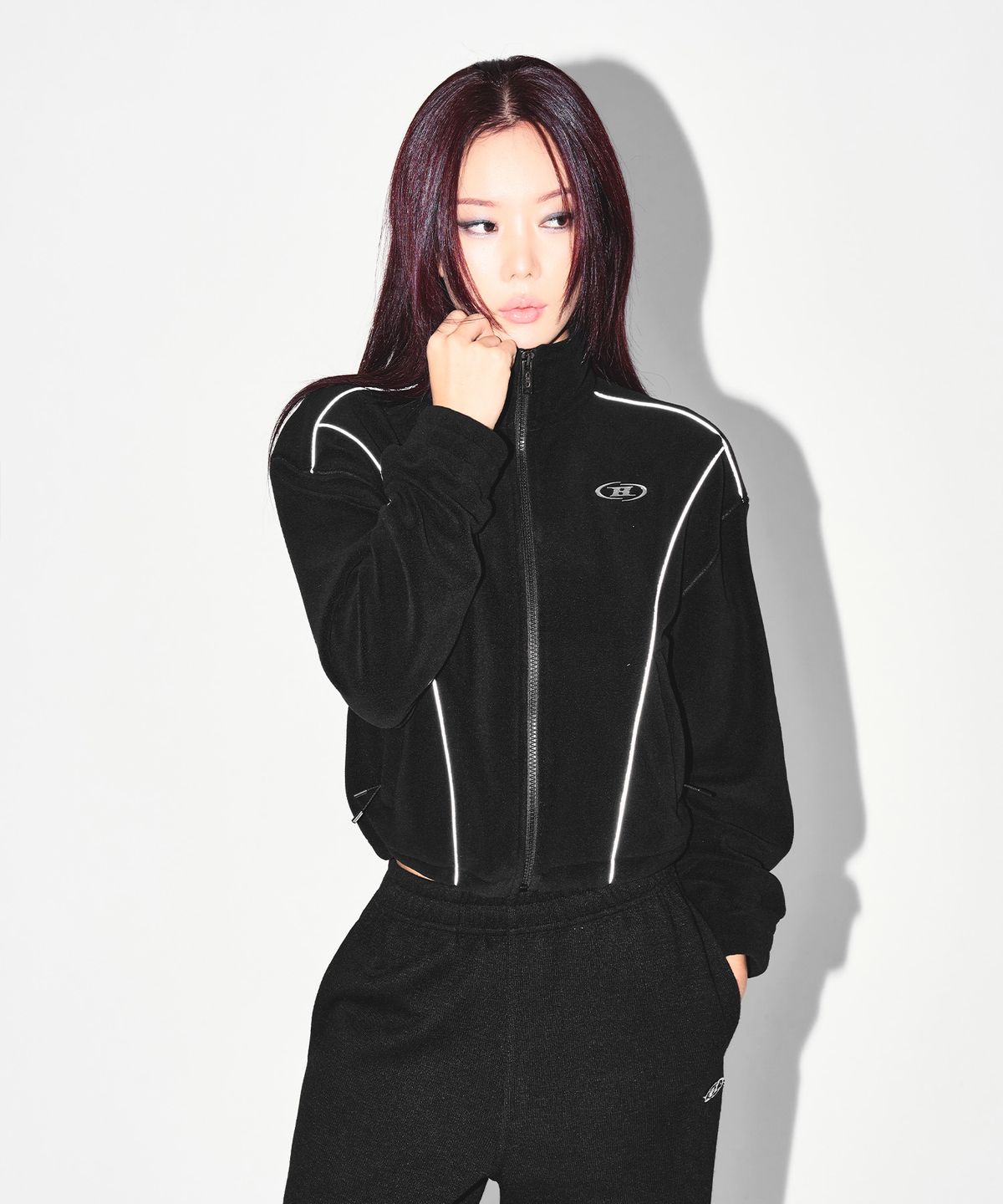 본투윈(BORN TO WIN) W CHROME B FLEECE CROP JACKET [BLACK]