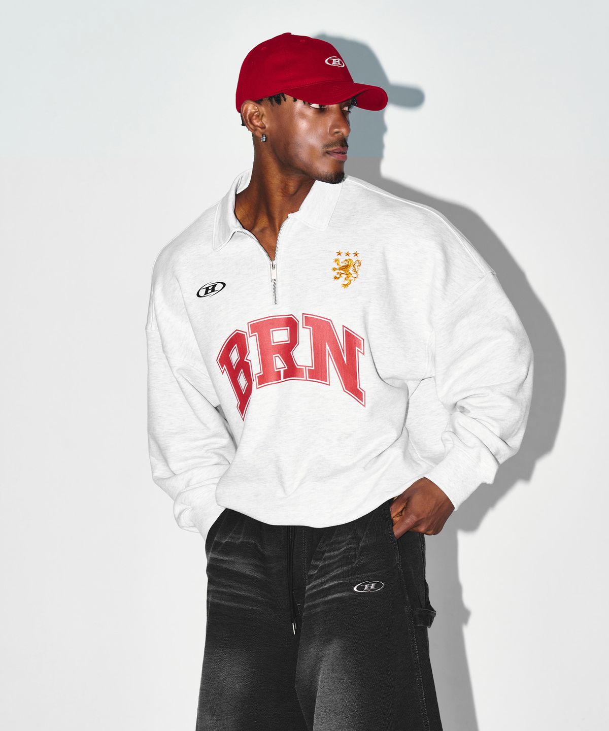 본투윈(BORN TO WIN) BRN ARCH HALF ZIP UP SWEATSHIRTS [WHITE MELANGE]