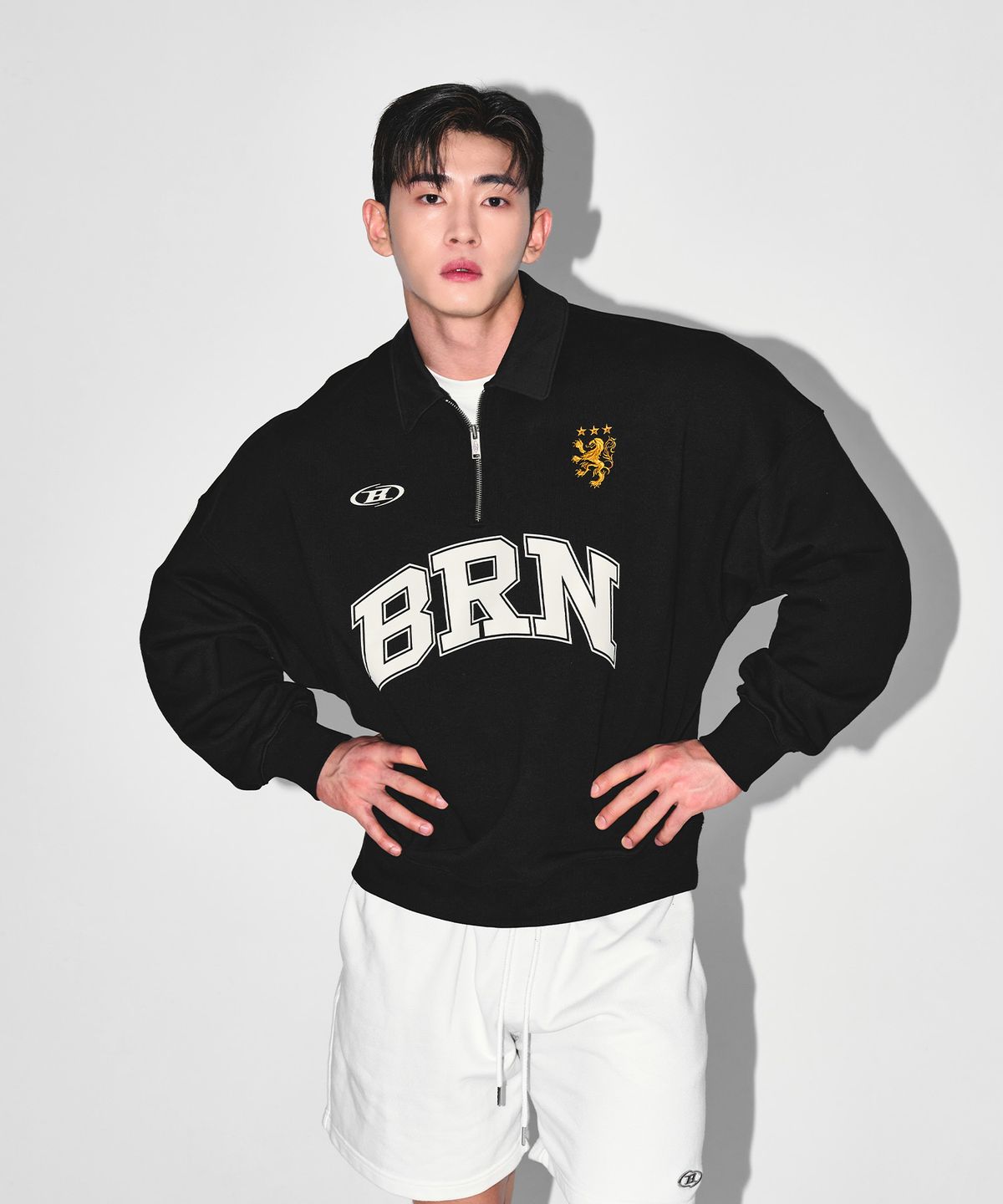 본투윈(BORN TO WIN) BRN ARCH HALF ZIP UP SWEATSHIRTS [BLACK]