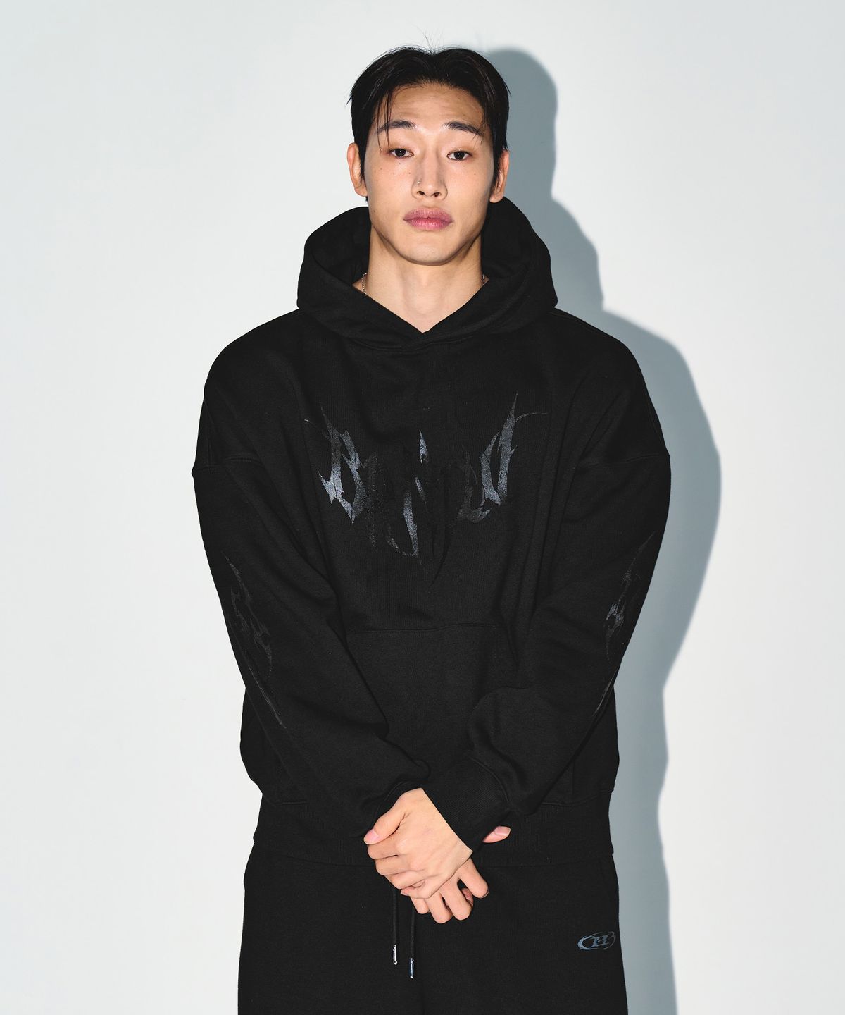 본투윈(BORN TO WIN) TRIBAL EXTRA FIT HOODIE [BLACK]