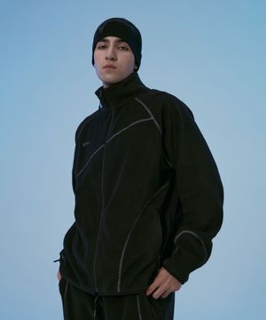 에센셜 퍼지 아크라인 집업 블랙