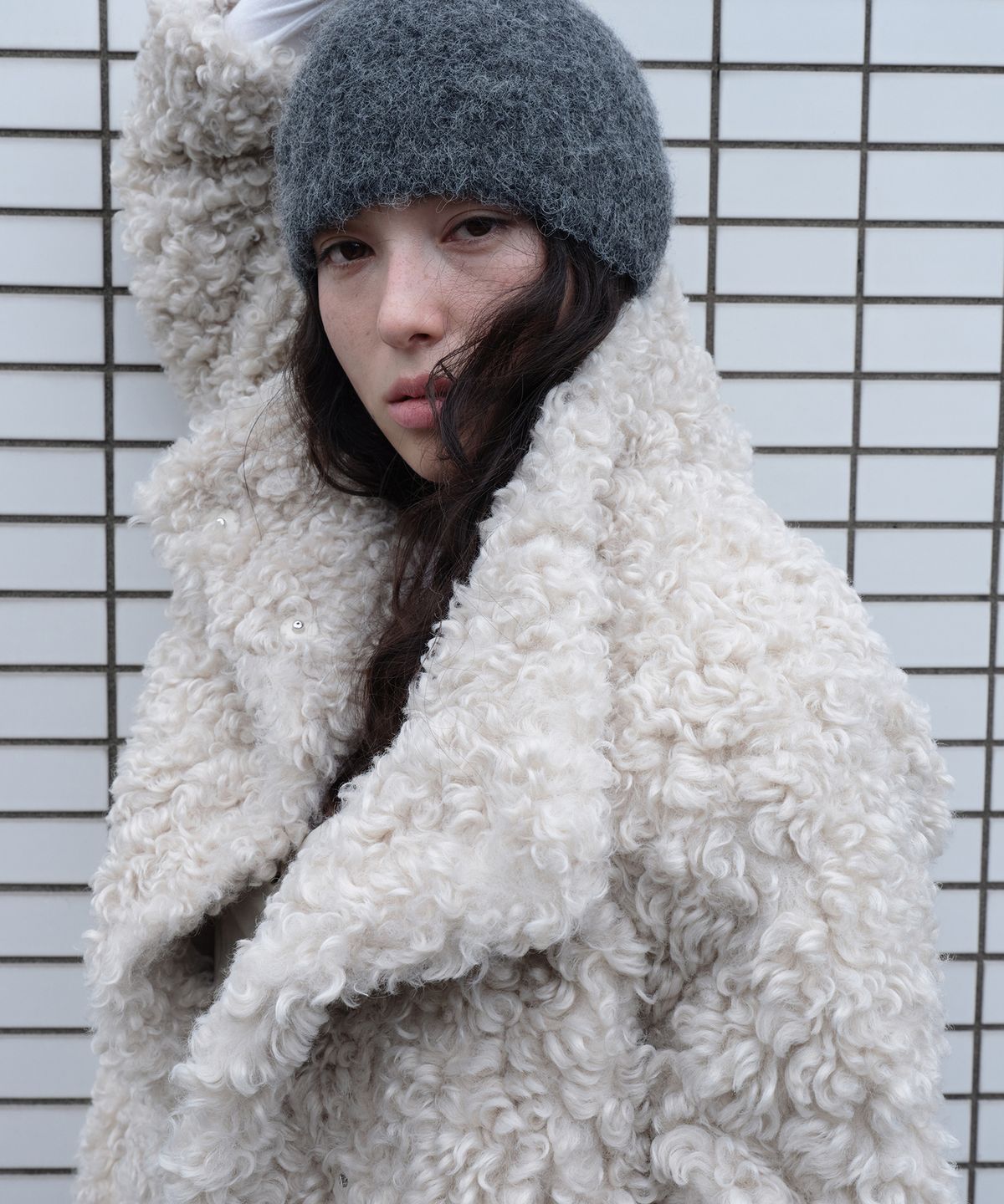 로우타이드(LOW TIDE) FLUFFY KNIT BEANIE [CHARCOAL]