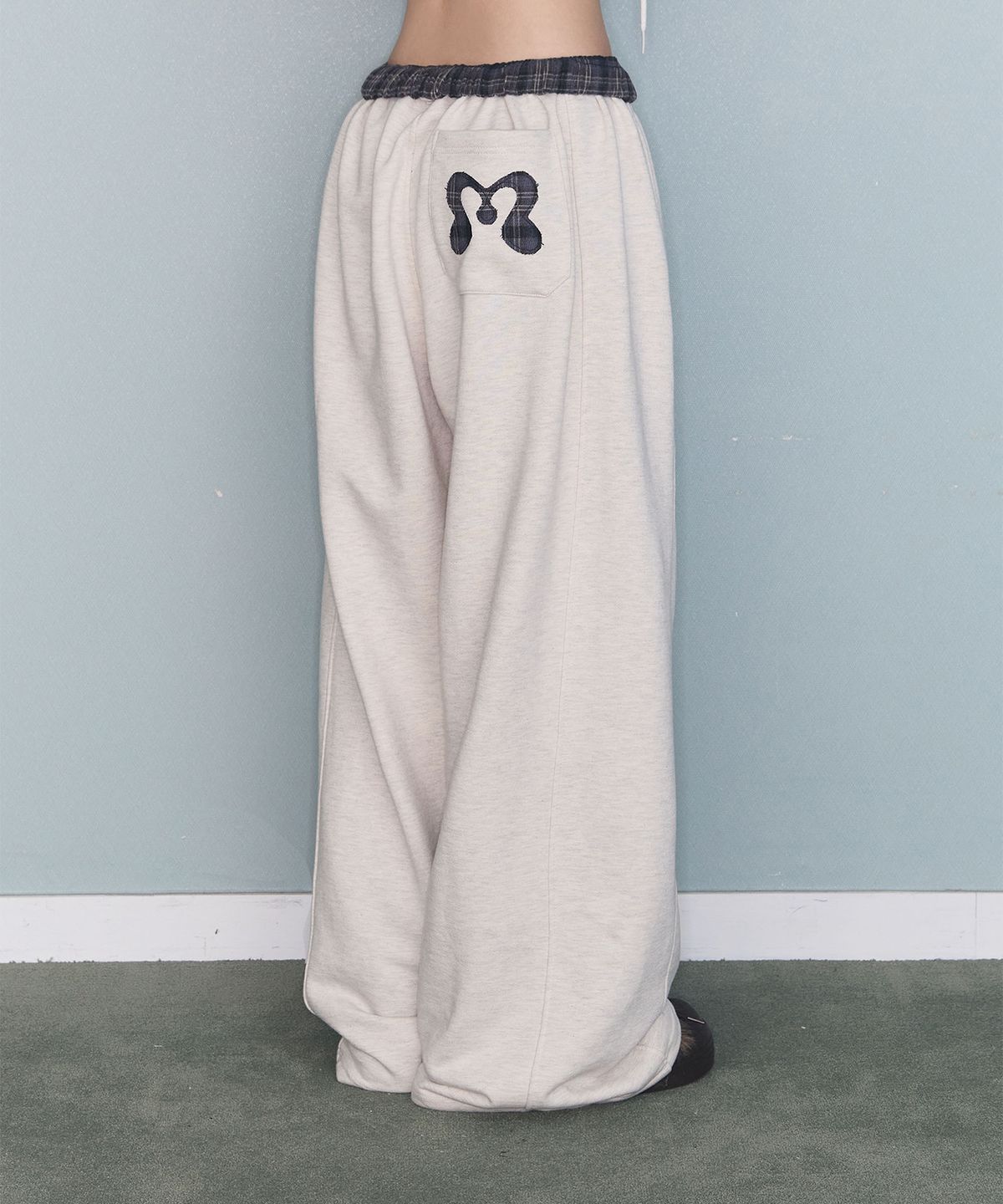 미레코(MIRECO) CHECK CONTRAST SWEAT PT OATMEAL