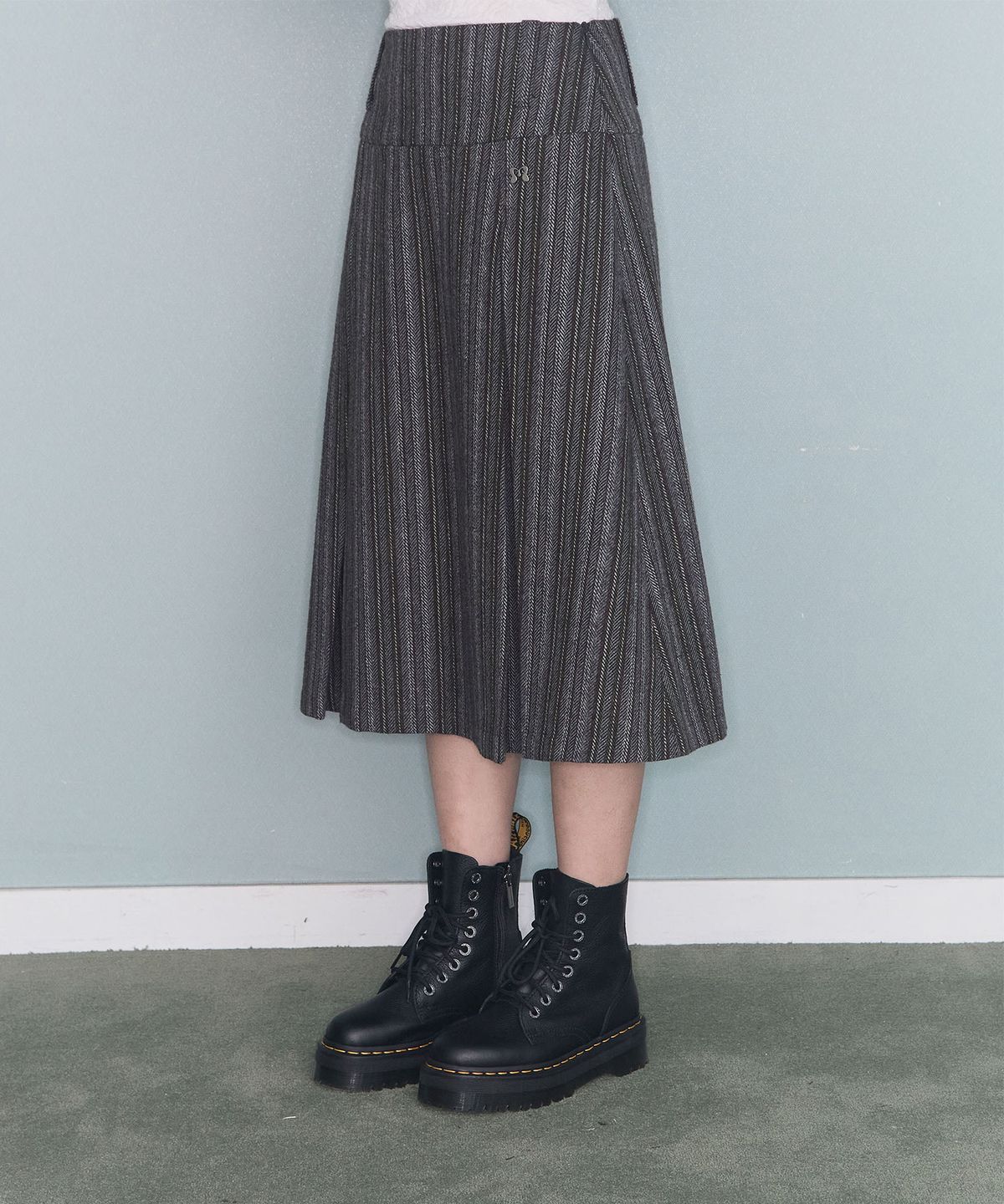 미레코(MIRECO) PLEATED PATTERN MIDI SK KHAKI GREY