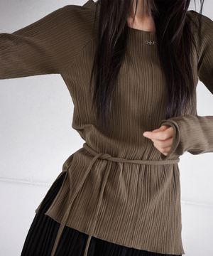 PLEATED PENDANT BOAT NECK T-SHIRT, BROWN