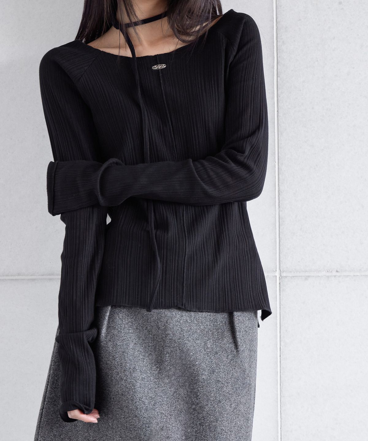 런던다다(LONDONDADA) PLEATED PENDANT BOAT NECK T-SHIRT, BLACK