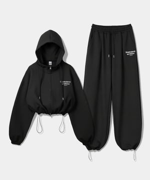 [SET] 스테이트먼트 스트링 오버핏 크롭 투웨이 후드집업 + 원턱 스트링 팬츠 - 블랙