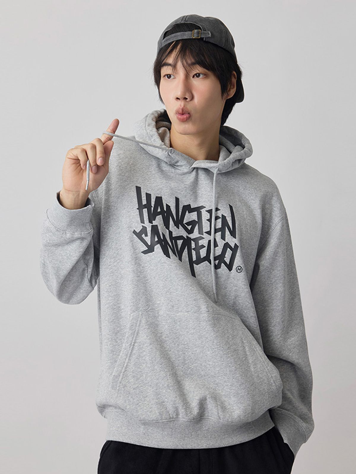 행텐(HANGTEN) 공용 백 브러쉬 그래피티 로고 후드티셔츠_055(10540-031-812-12)