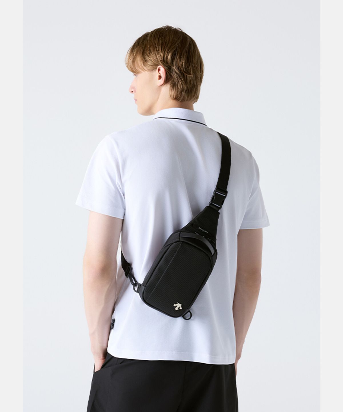 데상트(DESCENTE) 하디 스몰 힙색 블랙 SR123UBG10