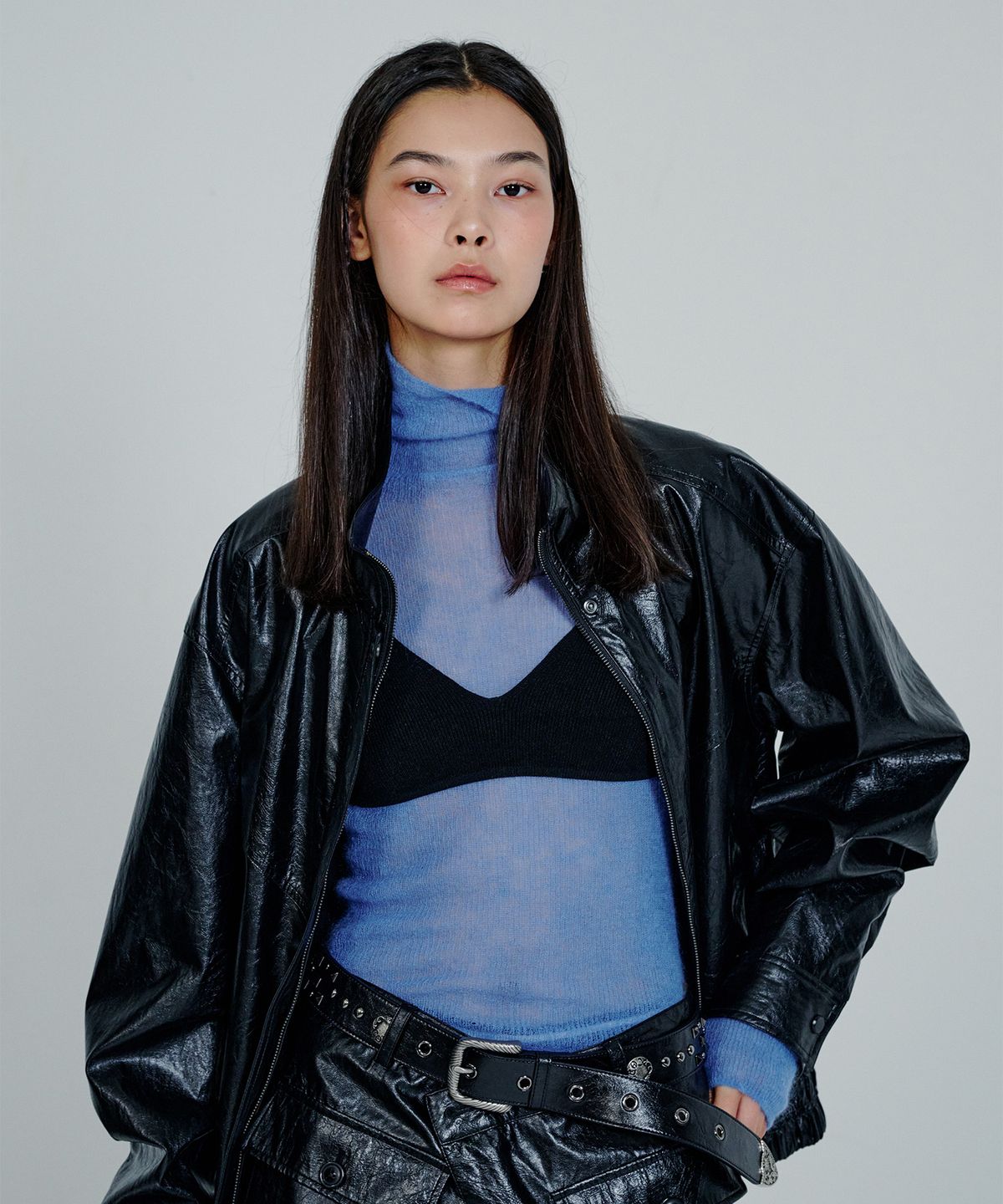 더애틋(THE AÉTUT) Leather High Neck Jumper_Black