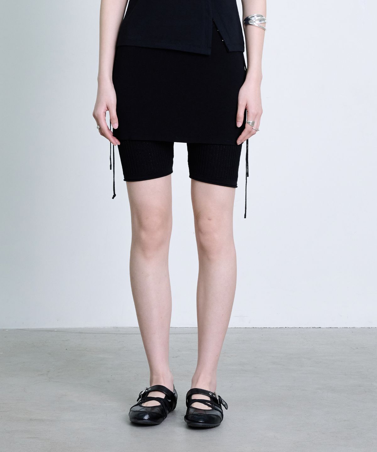 더애틋(THE AÉTUT) Skirt-Layered Knit Shorts_Black
