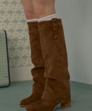 RUSTY BUCKLE TUCKED LONG BOOTS_BROWN