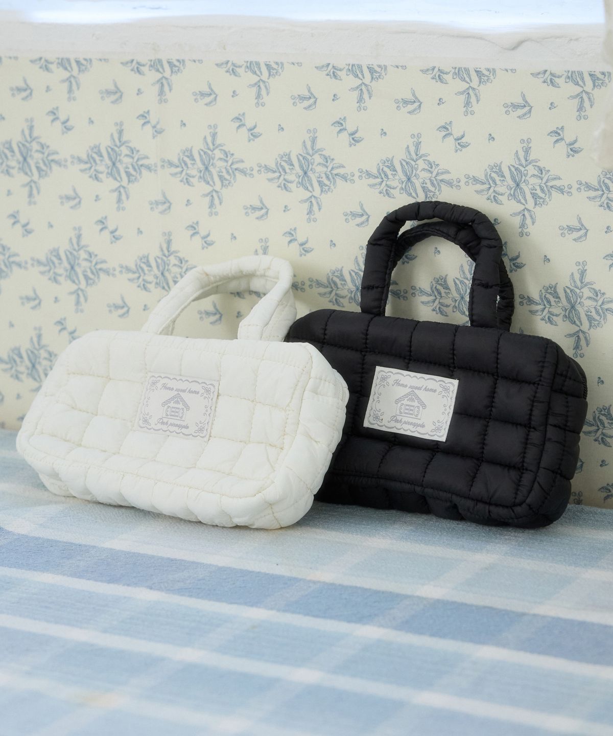 핑크파인애플(PINK PINEAPPLE) WINTER PADDED MINI BAG_WHITE
