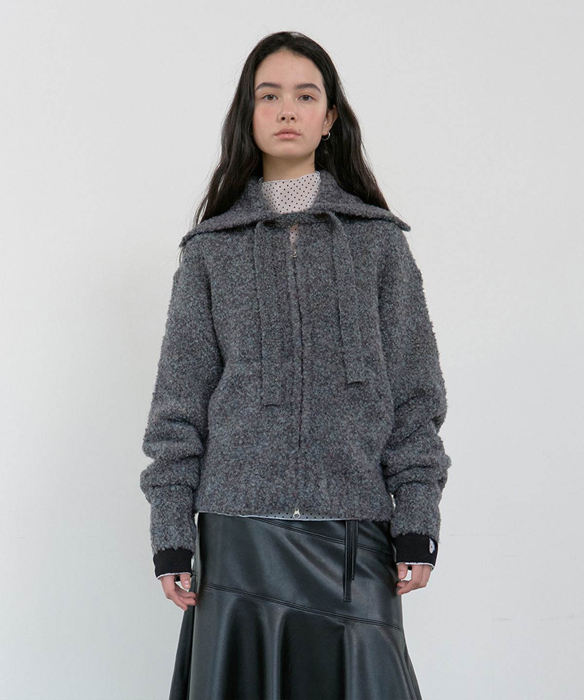 마조네(MA JOURNEE) TIE SET COZY BOUCLE KNIT ZIP-UP_CHARCOAL BLUE