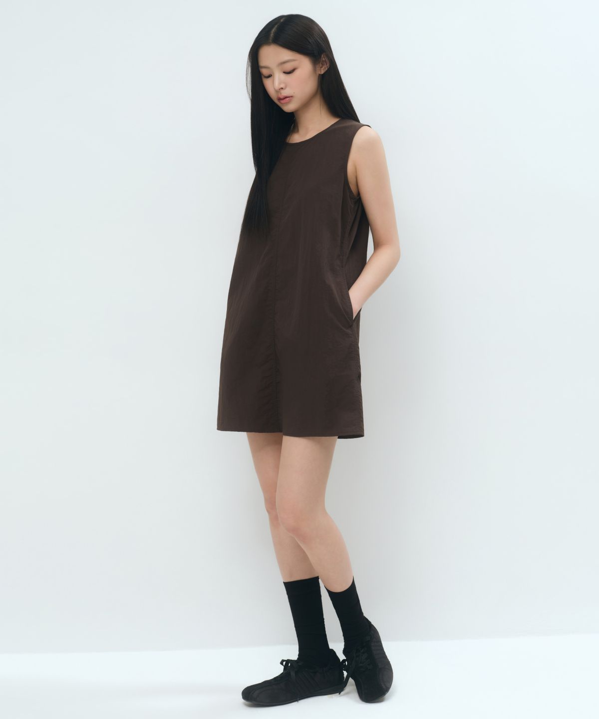 무신사 스탠다드 우먼(MUSINSA STANDARD WOMAN) 우먼즈 나일론 미니 드레스 [다크 브라운]