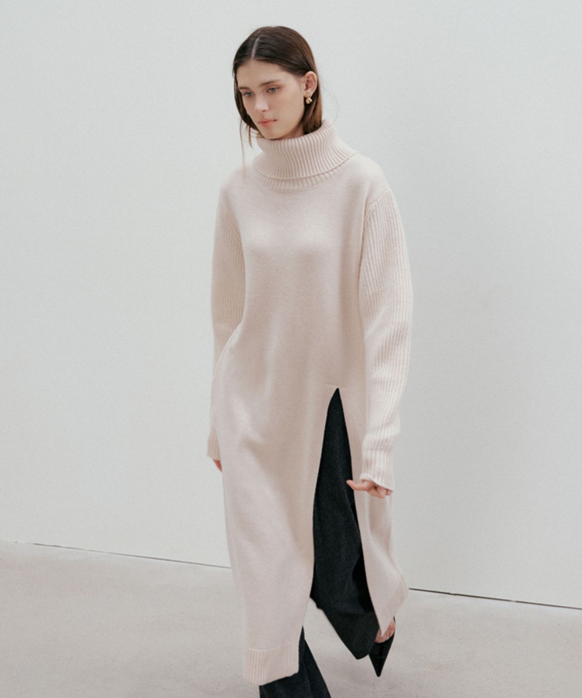 바니스뉴욕(BARNEYS NEWYORK) FW 앨리엇 울블렌드 슬릿 드레스 아이보리