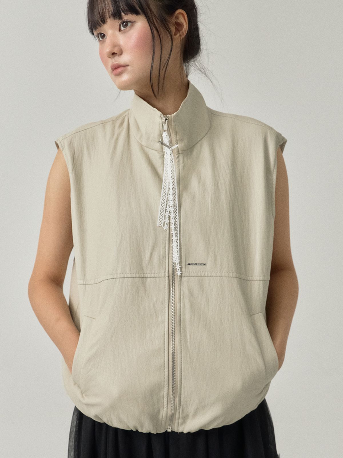 쏘리, 투 머치 러브(SORRY, TOO MUCH LOVE) High Neck Faux Leather Vest with Lace Zip_Cream