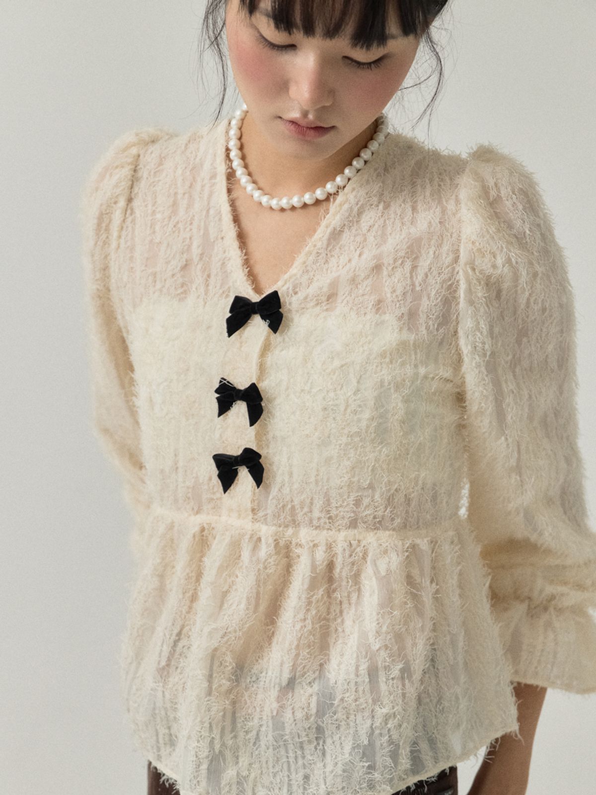 쏘리, 투 머치 러브(SORRY, TOO MUCH LOVE) Fuzzy Touch Ribbon Point Blouse_Cream
