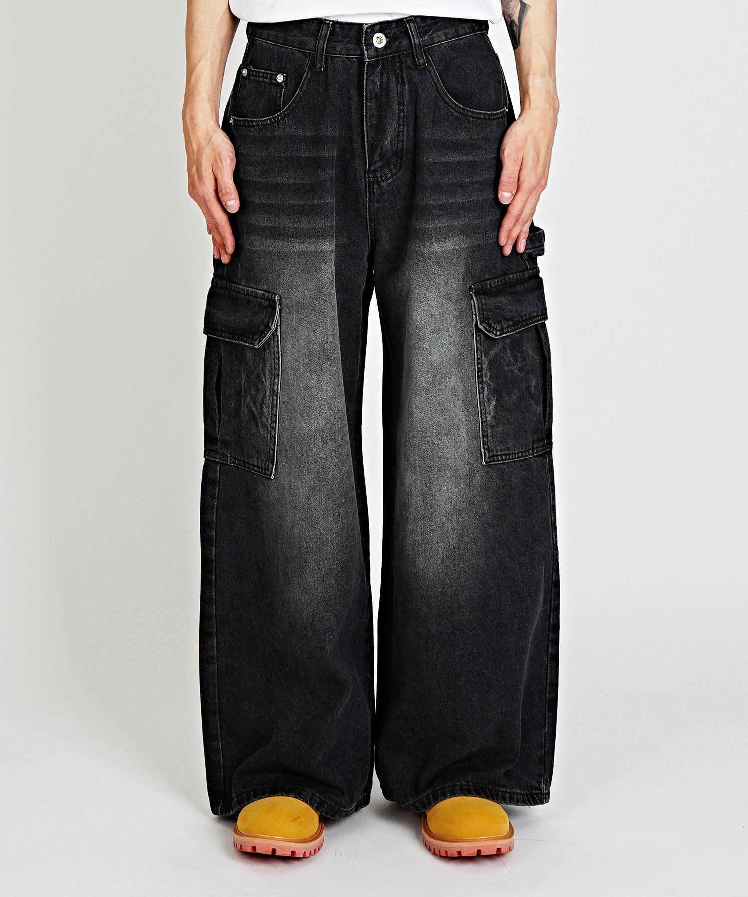 MUSINSA | DWS COMPANY Faded Wide Cargo Denim Pants (Black)
