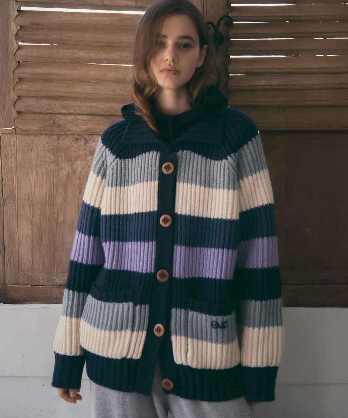 아우어노스텔지아(OURNOSTALGIA) Rainbow Stripe Cardigan_Navy mix(OC25-KN20)
