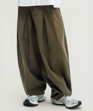 [26년Ver.] 인버티드 턱 벌룬핏 와이드 코튼 팬츠 (KHAKI)