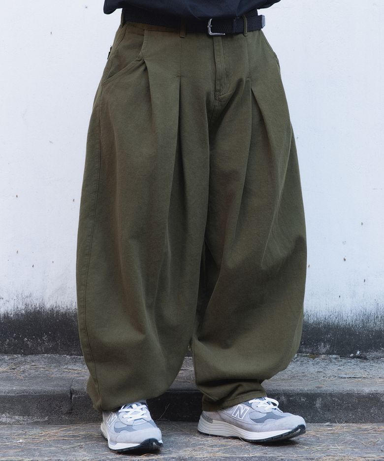 인버티드 턱 벌룬핏 와이드 코튼 팬츠 (KHAKI)