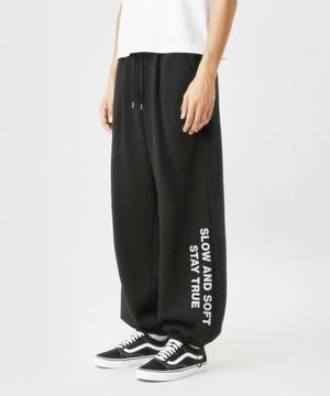슬로우 앤드 소프트 스트링 원턱 와이드 팬츠 - 블랙