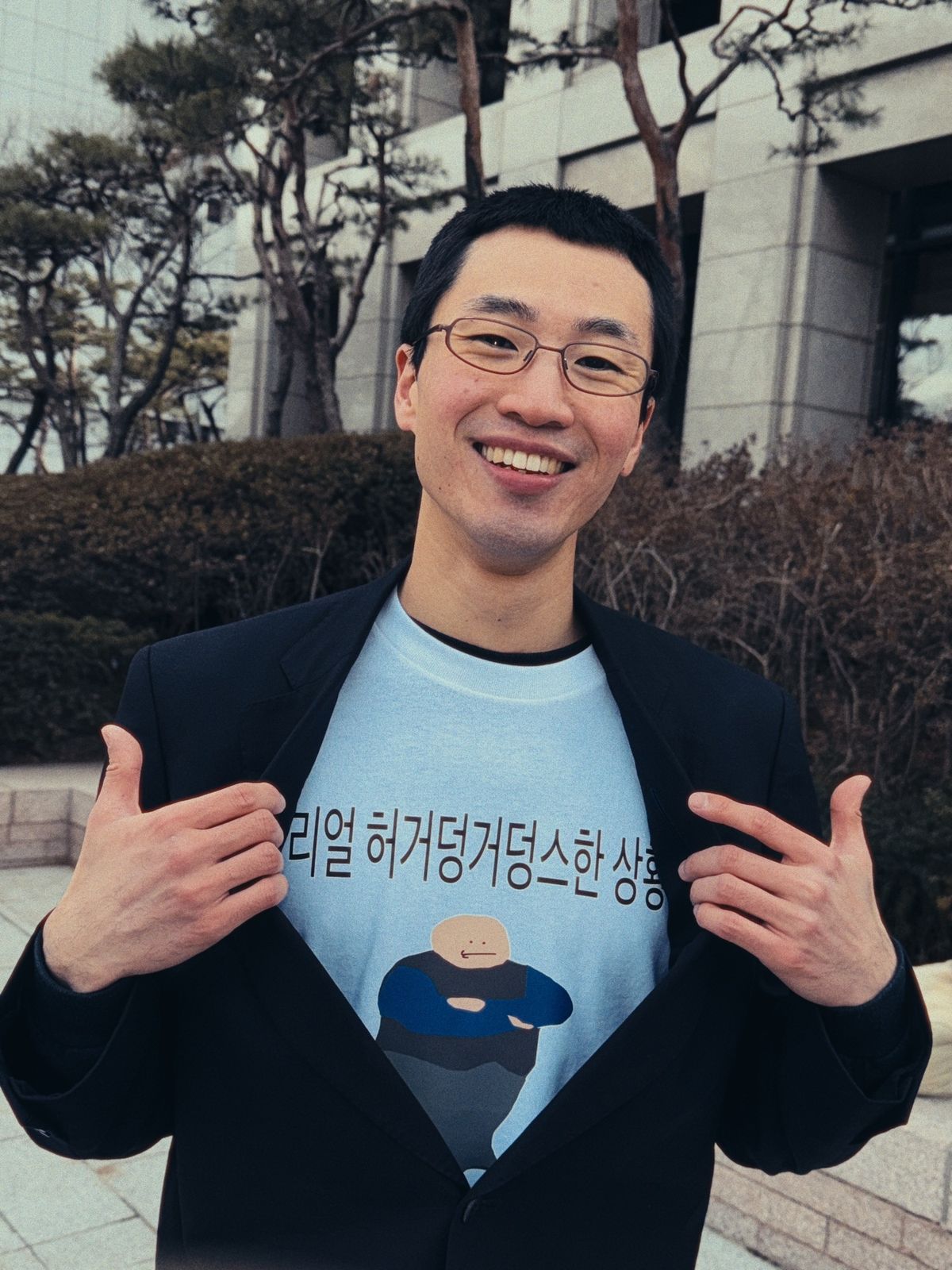 잇츠쿨띵(ITISCOOLTHING) 리얼 허거덩거덩스한 상황 T-shirts (white)