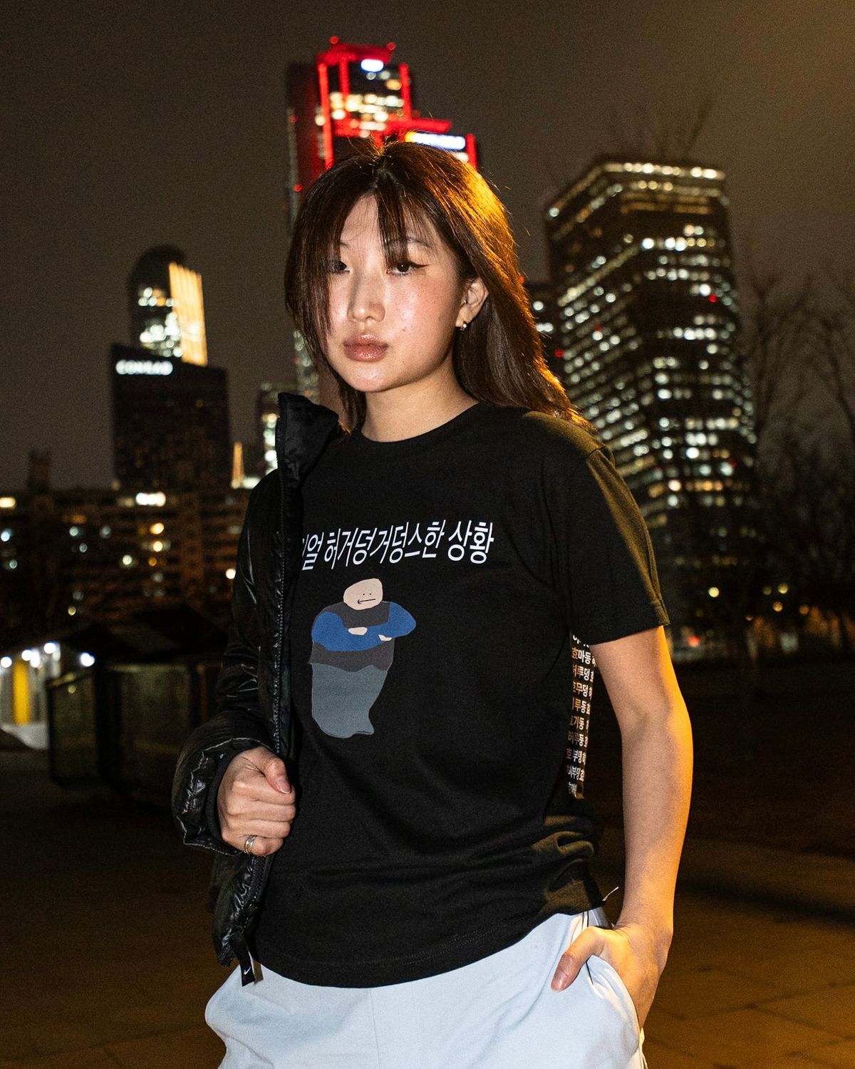 잇츠쿨띵(ITISCOOLTHING) 리얼 허거덩거덩스한 상황 T-shirts (black)