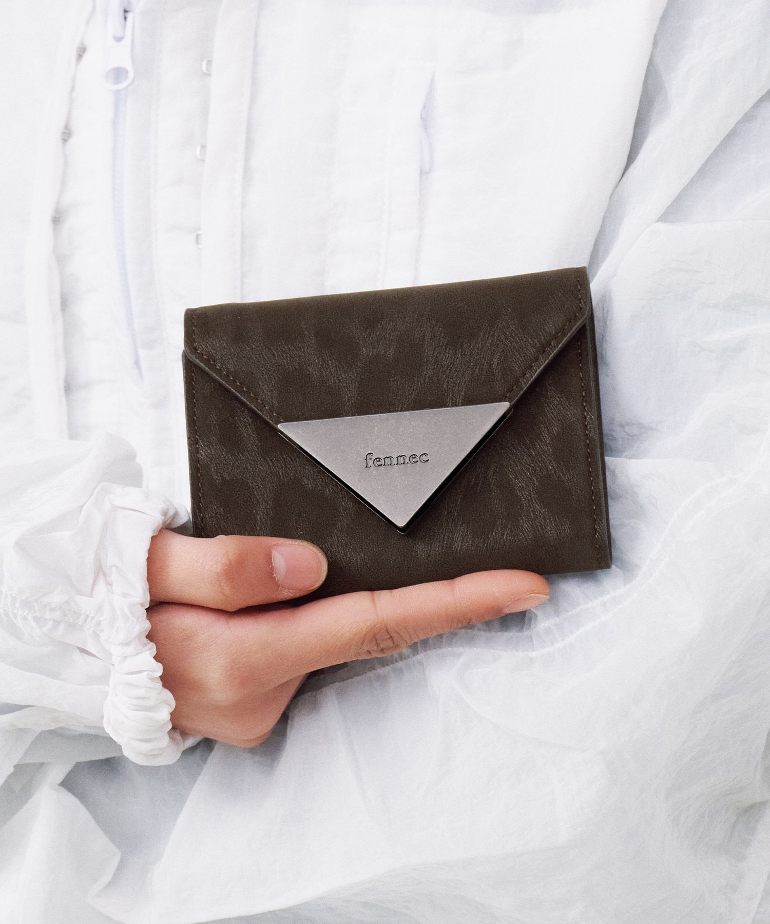 MUSINSA公式 | fennec MATT TRIANGLE WALLET - LEOPARD BROWN