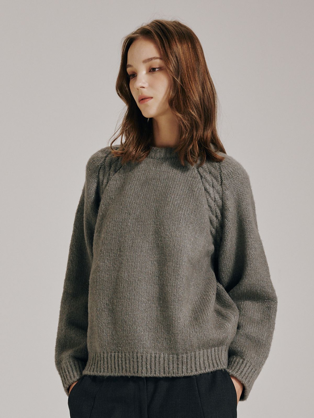 누브(NOUVE) 라운드 넥 울 니트 - 멜란지 그레이 / Round Neck Wool Knit -M.Gray