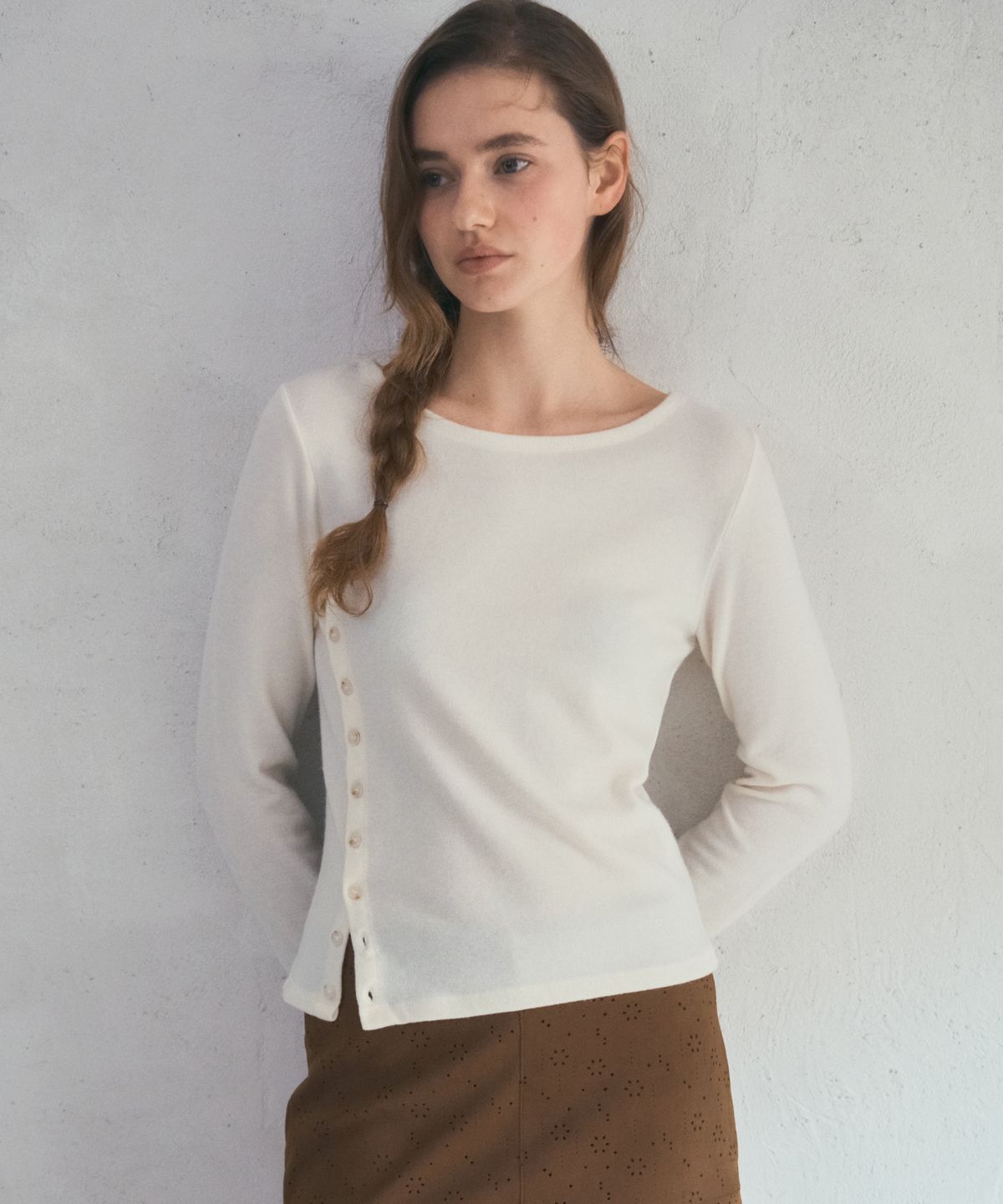 아우어노스텔지아(OURNOSTALGIA) Boatneck Side Button T-shirt_Ivory(O25-TP28)