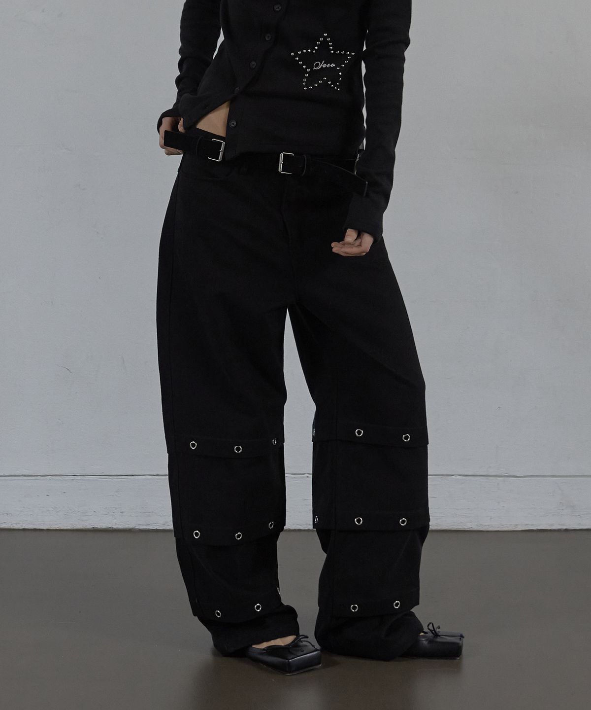 셋업이엑스이(SETUP-EXE) PIN TUCK EYELET PANTS / BLACK